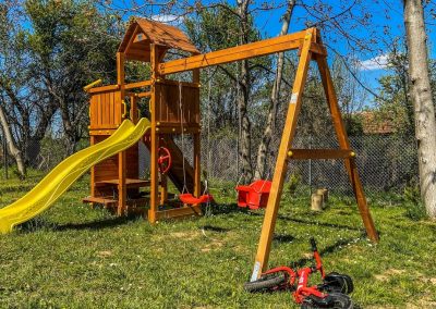 Троян хотел пързалка